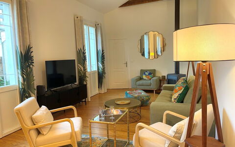 Côté Bassin: Furniture, Interior Design, Wall, Flooring, Wood, Floor, Chair, Living Room, Room, Lighting