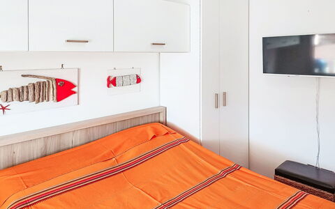 Carigi: Furniture, Interior Design, Bedroom, Bed, Wood, Room, Flooring, Floor, Textile, Bed Sheet
