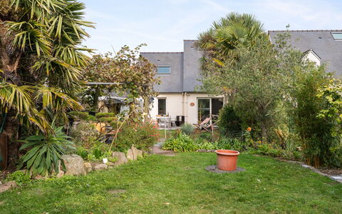 Monoi: Residential Area, House, Home, Roof, Estate, Cottage, Balcony, Suburb, Garden, Village
