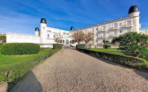 Le Golf: Residential Area, House, Home, Roof, Estate, Cottage, Balcony, Suburb, Garden, Village