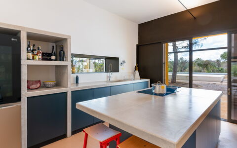 Villa Manè: Kitchen, Countertop, Interior Design, Furniture, Flooring, Wood, Cabinetry, Kitchen Appliance, Ceiling, Lighting