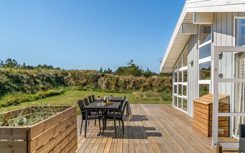 Melita - 2Km from the Sea: Blue, Shrub, Cottage, Groundcover, Garden, Estate, Shade, Landscaping, Farmhouse, Eco Hotel