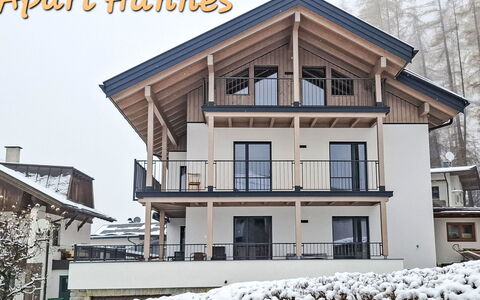 Hannes: Home, House, Residential Area, Roof, Cottage, Siding, Balcony, Door, Porch, Estate