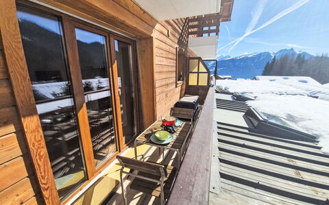 Ovronnaz 730: Wood, Plank, Hardwood, Wood Stain, Winter, Lumber, Deck, Siding, Balcony, Wood Flooring