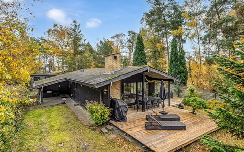 Sheyla - 70M from the Sea: Cottage, Backyard, Yard, Garden Buildings, Shed, Siding, Outdoor Furniture, Log Cabin, Outdoor Structure, Shack