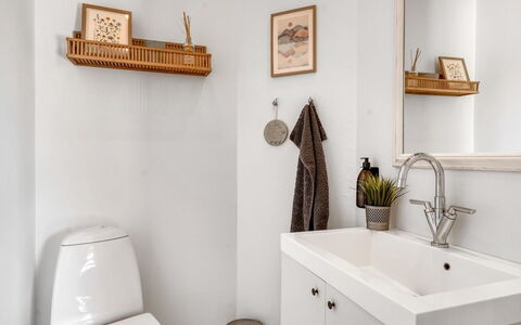 Jaane - 250M to the Fjord: Wall, Plumbing Fixture, Interior Design, Bathroom, Flooring, Floor, Tap, Sink, Plumbing, Bathroom Sink