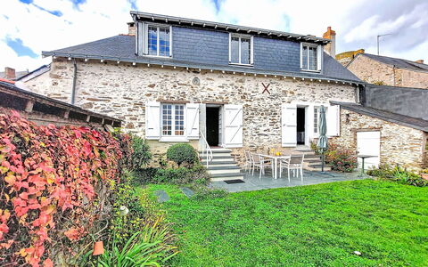 Les Goganes: Door, Balcony, Chair, Outdoor Furniture, Yard, Driveway, Houseplant, Courtyard, Walkway, Flowerpot