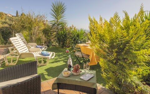 Casa di Bruna Seaview, Albenga: Shrub, Outdoor Furniture, Furniture, Garden, Eco Hotel, Chair, Landscaping, Resort, Yard, Outdoor Table