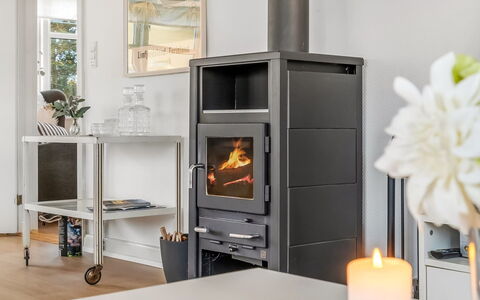 Fränze - 500M from the Sea: Hearth, Wood-Burning Stove, Home Appliance, Fireplace, Living Room, Kitchen Appliance, Stove