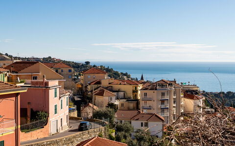 Terrazza con Glicine: Blue, Building, Residential Area, Horizon, City, House, Summer, Town, Neighbourhood, Home