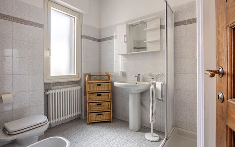 Il Ferrone Apartment with Garden - Greve in Chiant: Wall, Plumbing Fixture, Flooring, Floor, Bathroom, Interior Design, Toilet, Sink, Bathroom Sink, Plumbing