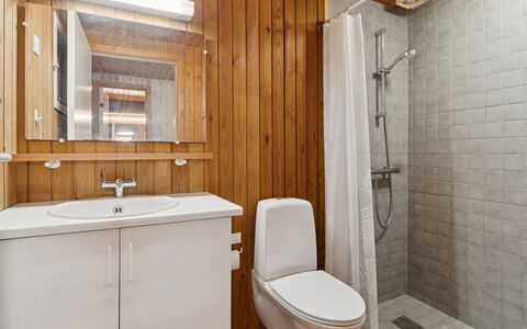 Tjegge - 500M from the Sea: Flooring, Bathroom Sink, Wood, Plumbing Fixture, Floor, Sink, Bathroom, Interior Design, Toilet Seat, Bathroom Cabinet