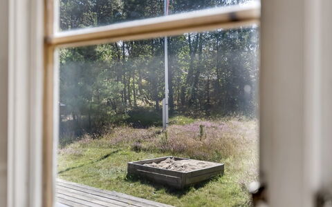 Reinhardt - 800M from the Sea: Cottage, Backyard, Yard, Garden Buildings, Shed, Siding, Outdoor Furniture, Log Cabin, Outdoor Structure, Shack