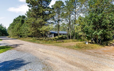 Reinhardt - 800M from the Sea: Cottage, Backyard, Yard, Garden Buildings, Shed, Siding, Outdoor Furniture, Log Cabin, Outdoor Structure, Shack