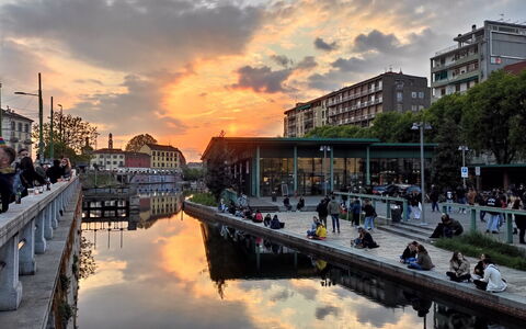 Lotus: Water, City, Reflection, Channel, Leisure, Mixed-Use, Evening, Canal, Vacation
