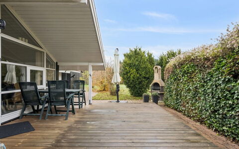 Gyda - 840M from the Sea: Vegetation, Shrub, Spring, Cottage, Garden, Shade, Backyard, Yard, Chair
