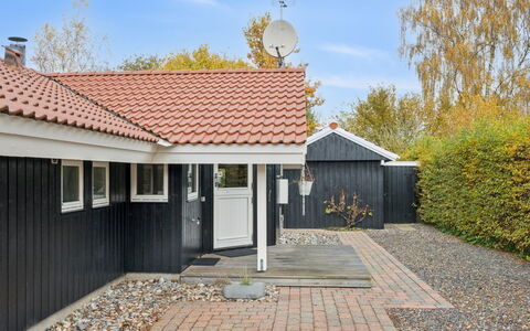 Gyda - 840M from the Sea: Vegetation, Shrub, Spring, Cottage, Garden, Shade, Backyard, Yard, Chair