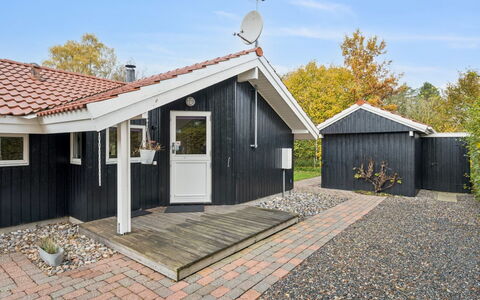 Gyda - 840M from the Sea: Vegetation, Shrub, Spring, Cottage, Garden, Shade, Backyard, Yard, Chair