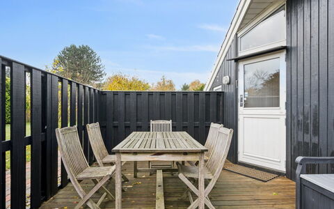 Gyda - 840M from the Sea: Wood, Composite Material, Hardwood, Plank, Deck, Wood Stain, Shade, Wood Flooring, Siding, Porch