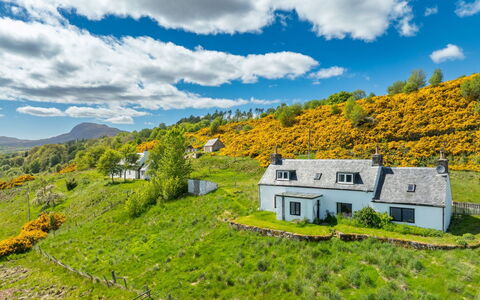 Bunloit Farmhouse: Grass, Mountainous Landforms, Hill, Vegetation, Mountain, Highland, Natural Landscape, Grassland, Shrub, Landscape