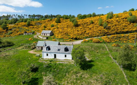 Wester Bunloit: Grass, Grassland, Highland, Shrub, Hill, Rural Area, Landscape, Plant Community, Land Lot, Cottage