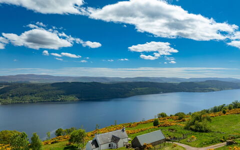 Wester Bunloit: Body Of Water, Mountainous Landforms, Natural Landscape, Hill, Mountain, Highland, Landscape, Horizon, Ecoregion, Cloud
