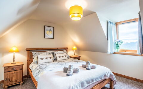 Wester Bunloit: Bed, Bedroom, Bed Sheet, Bedding, Interior Design, Wood, Furniture, Home, Floor, Ceiling