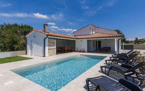 Damir: Swimming Pool, Roof, Composite Material, Estate, Villa, Tile, Resort, Water Feature, Eco Hotel, Farmhouse