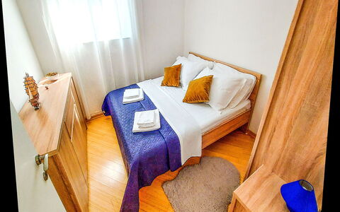 Sandra: Floor, Flooring, Wood, Bedroom, Bed, Wood Flooring, Interior Design, Bed Sheet, Linens, Bedding