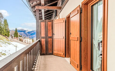 Le Campanule: Wood, Hardwood, Wood Stain, Plank, Wood Flooring, Balcony, Handrail, Baluster, Lumber, Deck