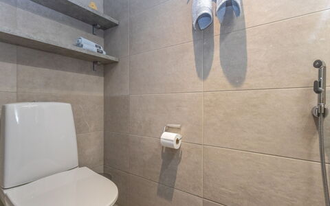 Ruka Chalets 3202: Toilet Seat, Bathroom, Toilet, Plumbing Fixture, Flooring, Wall, Floor, Interior Design, Plumbing, Tile