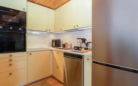 Maijantupa: Kitchen Appliance, Kitchen, Countertop, Cabinetry, Major Appliance, Furniture, Flooring, Home Appliance, Kitchen Stove, Interior Design