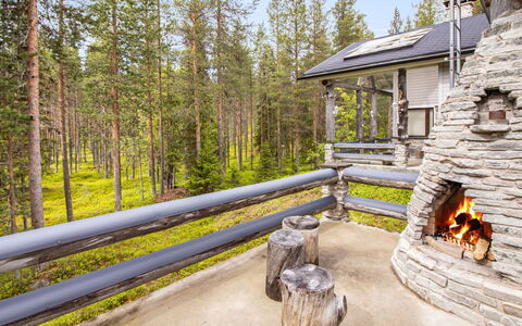 Leipolevi 2: Waterway, Bank, Watercourse, Lake, Cottage, Forest, Channel, Reservoir, Log Cabin