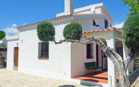 Marinada: Property, House, Building, Real Estate, Home, Architecture, Villa, Facade, Estate, Vacation