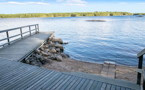 Susiranta: Water, Body Of Water, Water Resources, Wood, Horizon, Coastal And Oceanic Landforms, Waterway, Bank, Boardwalk, Lake