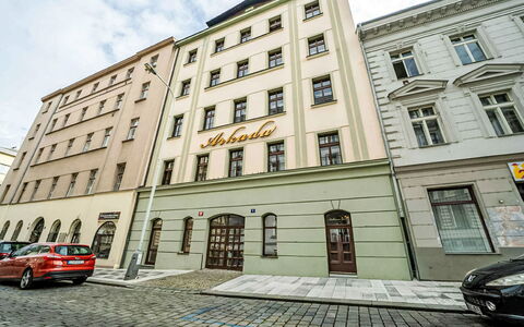 Balbin: Building, Residential Area, Window, House, Home, Roof, Architecture, Neighbourhood, Facade, Town