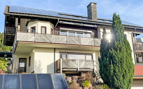 Alexanders Domizil: Building, Window, House, Residential Area, Home, Architecture, Facade, Roof, Cottage, Siding