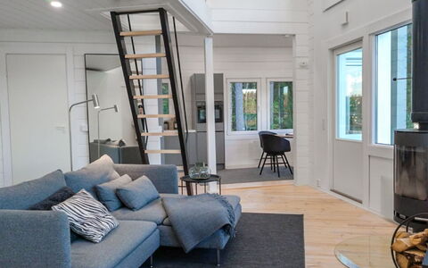 Villa Lokinkärki: Building, Residential Area, Window, House, Home, Roof, Architecture, Neighbourhood, Facade, Town