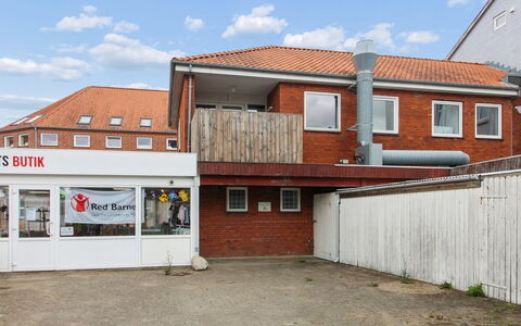 Fader - 31Km from the Sea: Wood, Garden, Backyard, Land Lot, Home, Roof, Shade, Deck, Hardwood, Yard