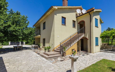 Elli: Home, House, Door, Cottage, Estate, Driveway, Villa, Yard, Balcony, Hacienda