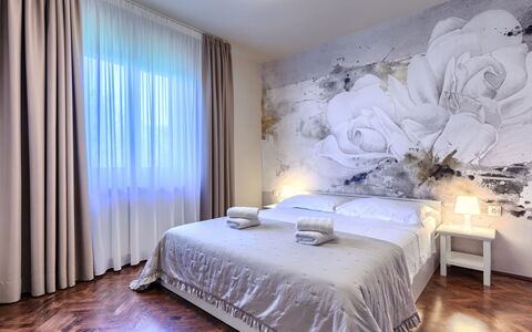 Elli: Interior Design, Wall, Flooring, Wood, Ceiling, Furniture, Floor, Room, Lighting, Apartment
