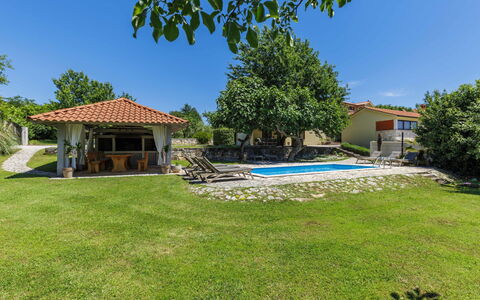 Elli: Shade, Cottage, Estate, Garden, Farmhouse, Backyard, Lawn, Yard, Hacienda, Landscaping