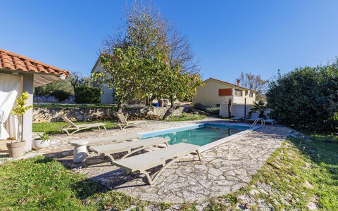 Elli: Apartment, Condominium, Swimming Pool, Dock, Marina, Resort, Hotel, Resort Town, Walkway