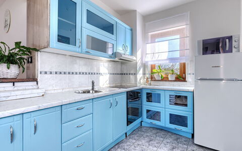 Elli: Interior Design, Wall, Flooring, Wood, Ceiling, Furniture, Floor, Room, Lighting, Apartment