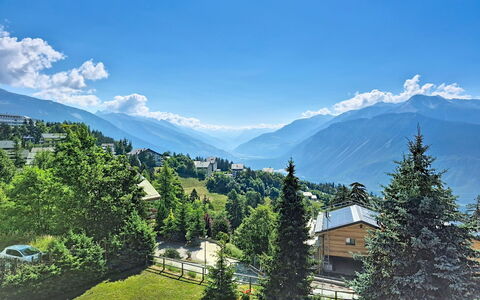 La Roseraie B 24: Mountain, Mountainous Landforms, Tree, Hill, Mountain Range, Highland, Hill Station, Landscape, Valley, Alps
