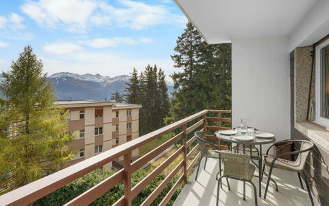 La Roseraie B 24: Interior Design, Wall, Flooring, Wood, Ceiling, Furniture, Floor, Room, Lighting, Apartment
