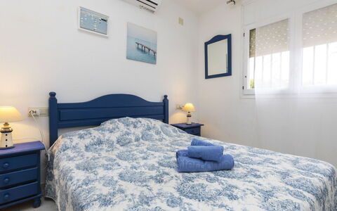 Cambrils: Furniture, Bedroom, Floor, Interior Design, Bed, Flooring, Bed Sheet, Apartment, Ceiling, Bedding