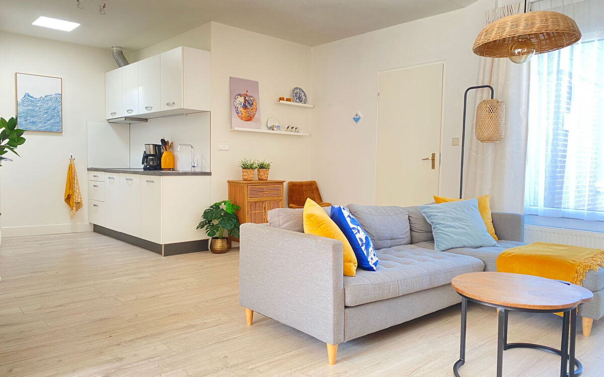 Accommodation:&nbsp;Happy House 300.3