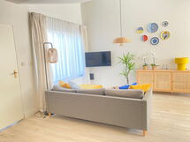 Accommodation:&nbsp;Happy House 300.3