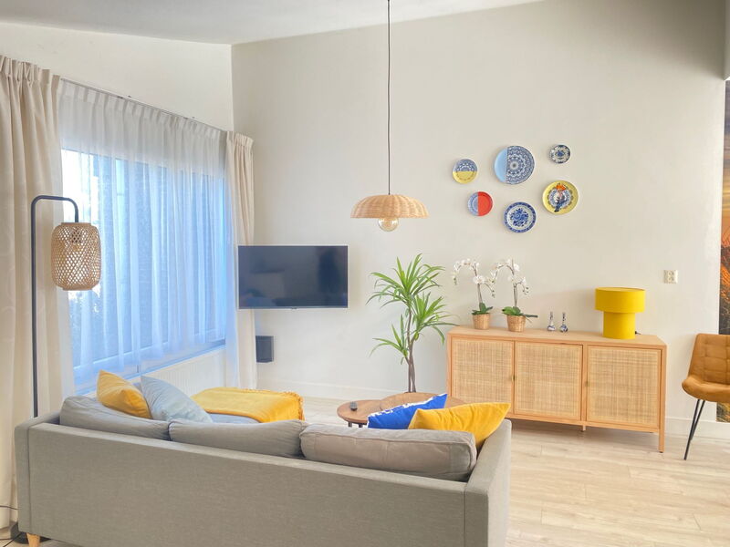 Accommodation:&nbsp;Happy House 300.3